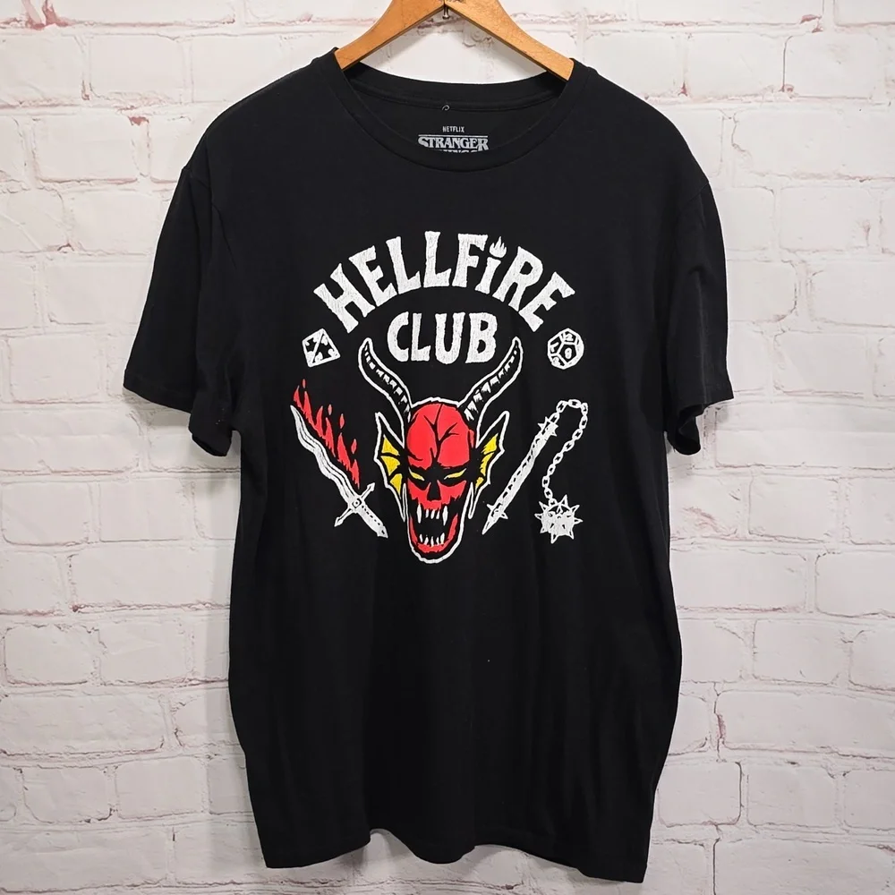 Netflix Stranger Things Hellfire Club Short Sleeve Tee Shirt Men's Size Medium - Picture 1 of 5